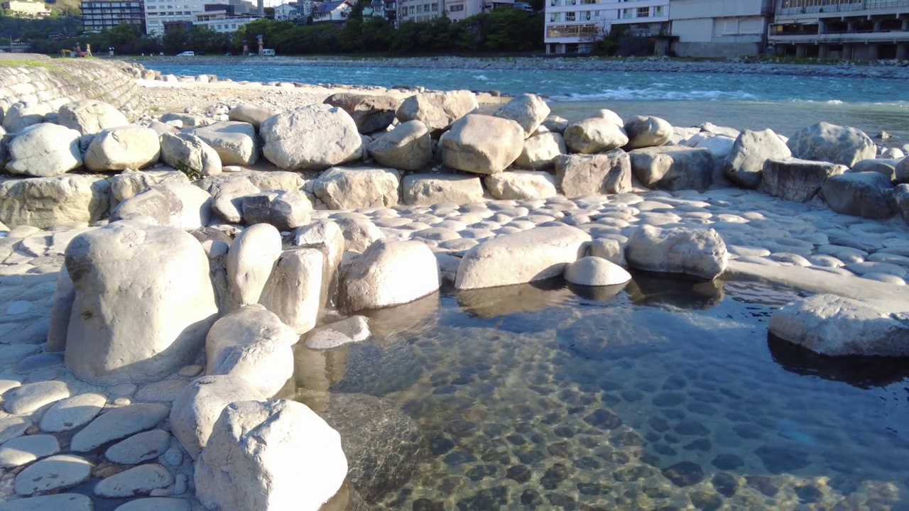 日本岐阜县Gero温泉足浴视频素材