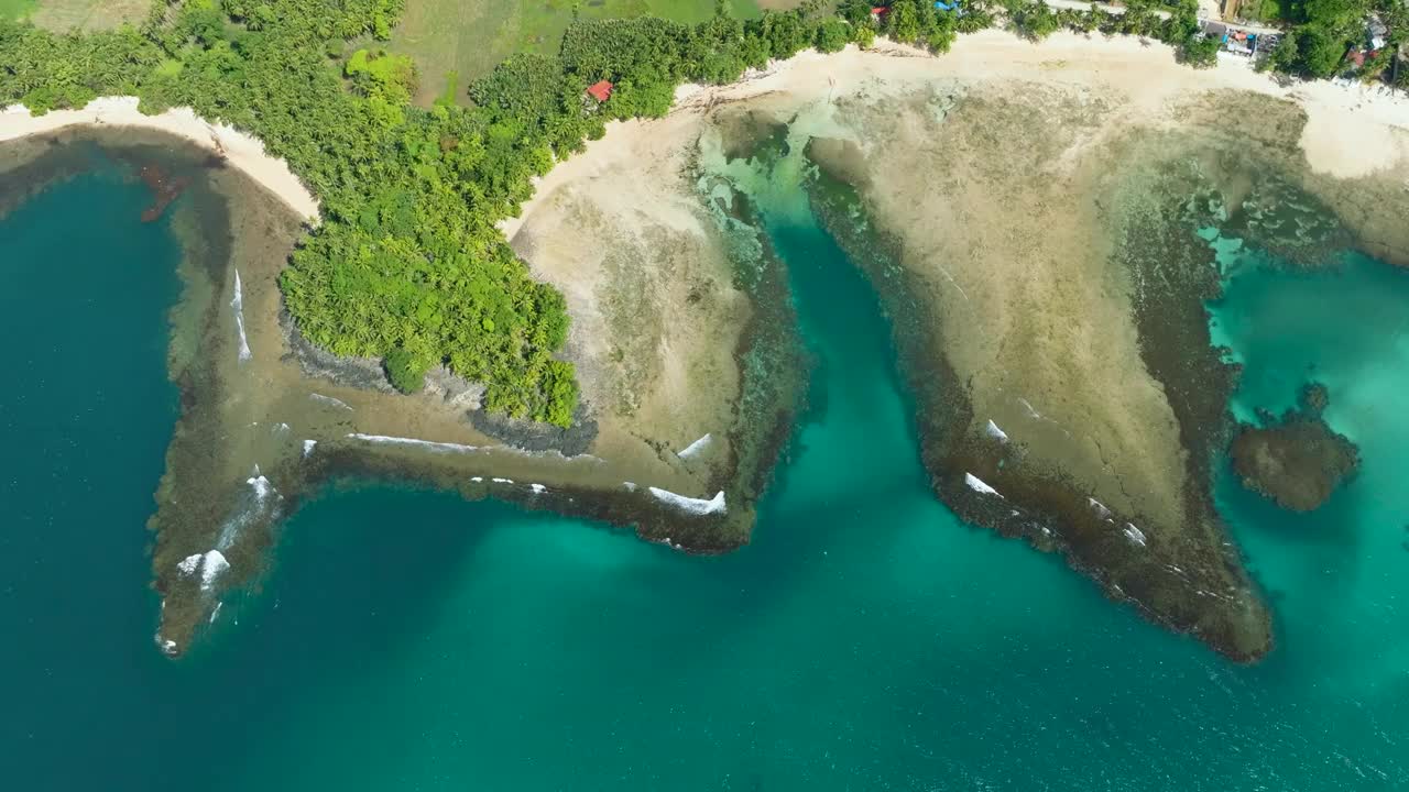 热带岛屿的白沙海岸。菲律宾。视频素材