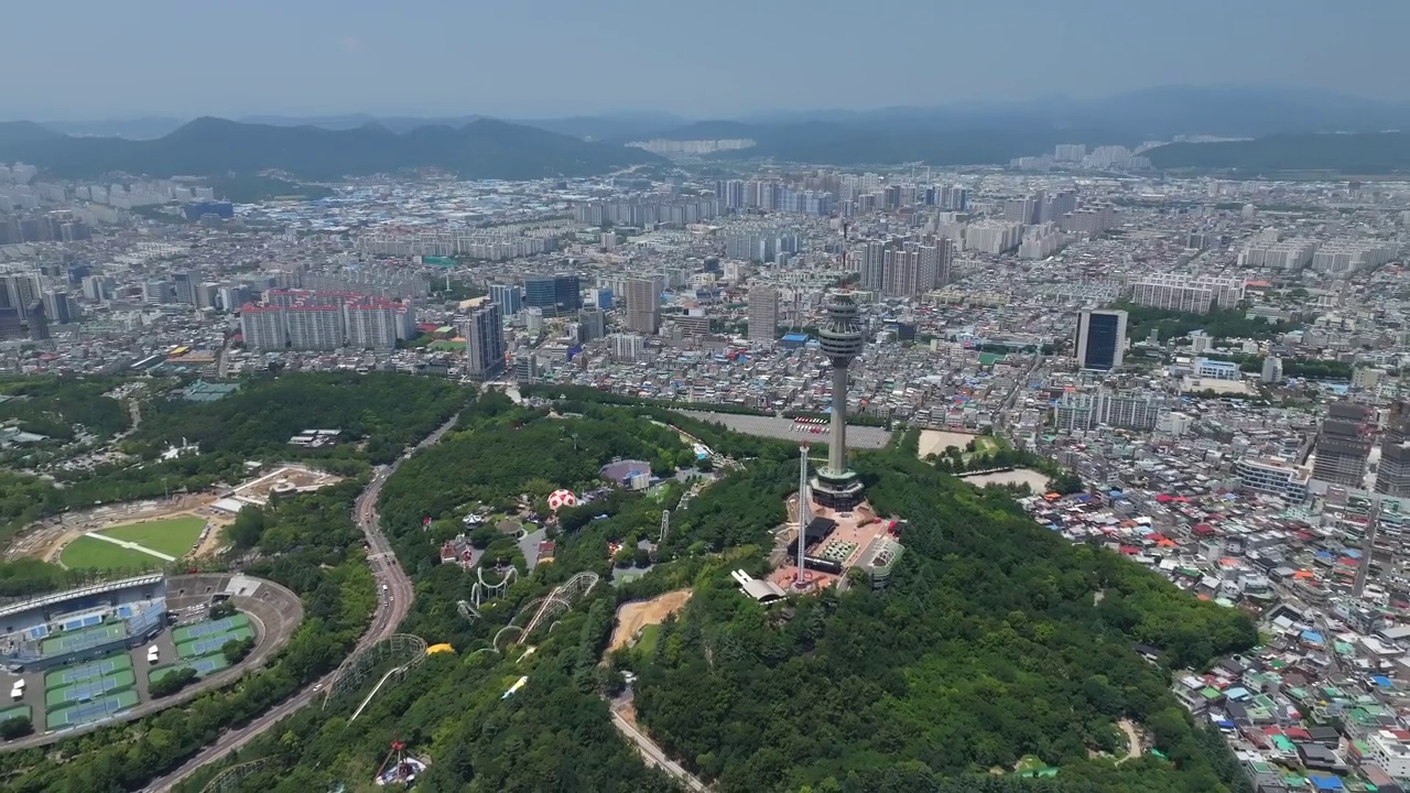 韩国大邱达西区Duryu Park、Duryu Mountain、大邱Eworld、83Tower等市中心视频素材