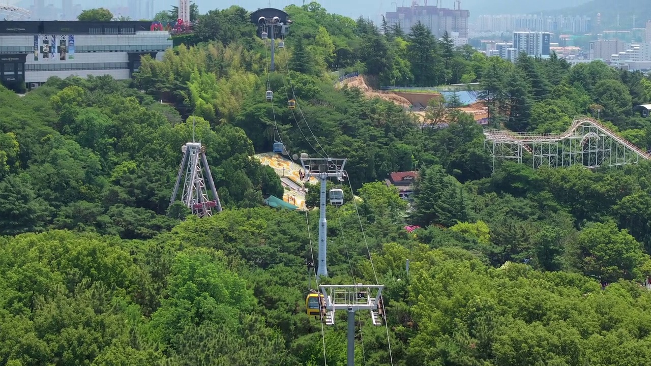 Duryu Park, Duryu Mountain，大邱Eworld，游乐园和缆车/大邱达西区，韩国视频素材