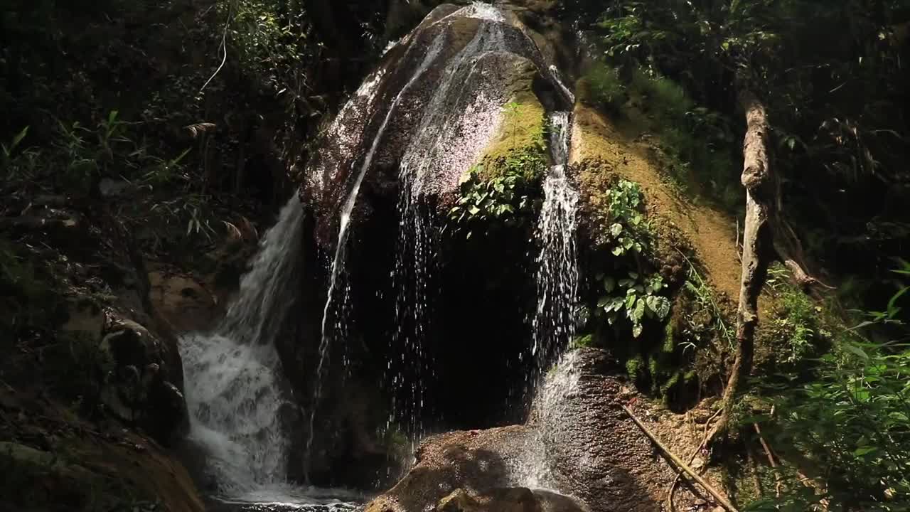 小瀑布视频素材