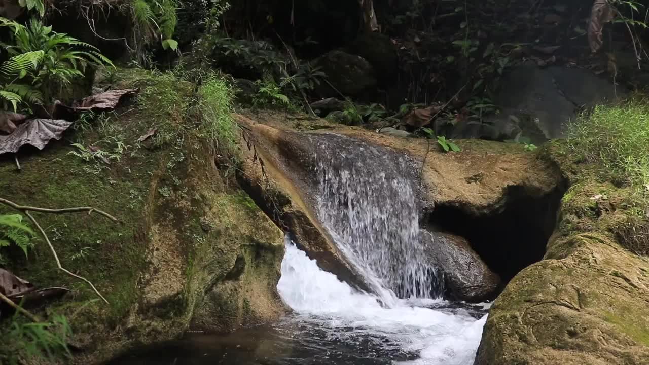 小瀑布视频素材