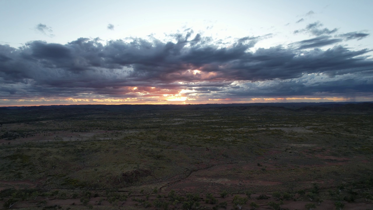 澳大利亚昆士兰州Cloncurry的航拍画面视频素材