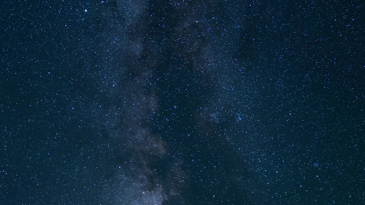 天文摄影三角洲水瓶座流星雨和银河系西南天空惠特尼山01内华达山脉美国加州时间流逝视频素材