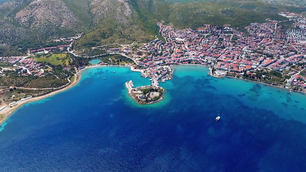 datalada海岸线的航拍画面，Muğla，土耳其视频下载