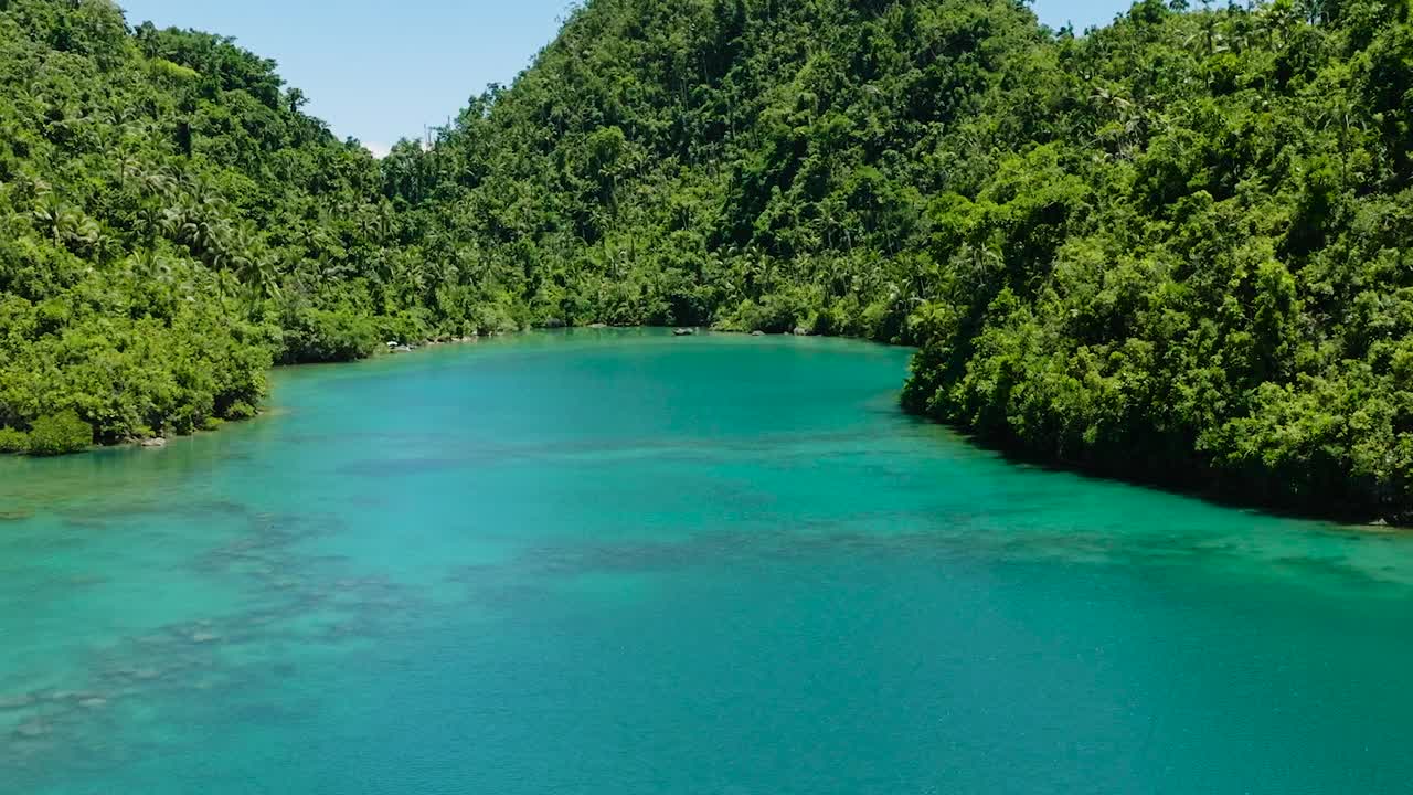 热带岛屿泻湖的俯视图。菲律宾。视频素材