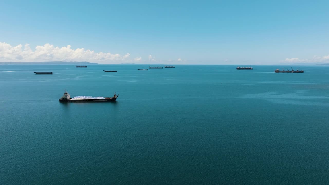 在菲律宾有蓝色海水的海湾。视频素材