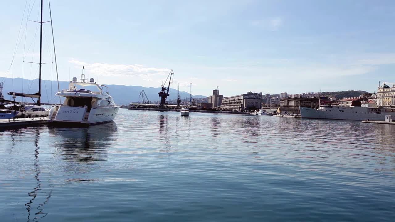 里耶卡-克罗地亚-古老的港口视频下载