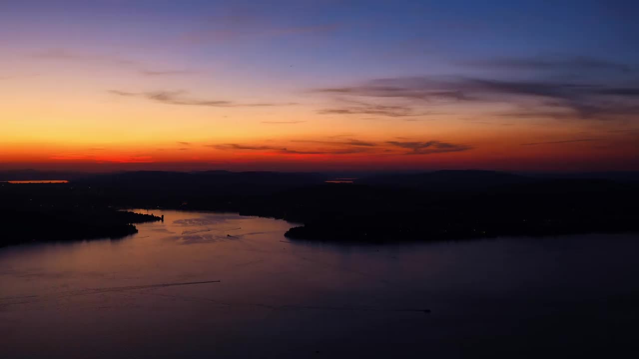 在卢塞恩湖和城市的黄昏鸟瞰山和湖景视频素材