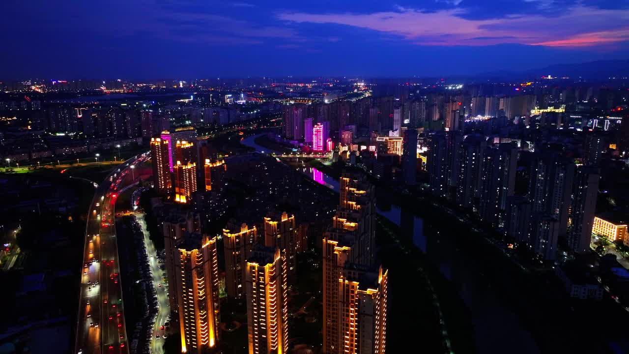 现代立交桥夜景，鸟瞰上海，中国视频素材