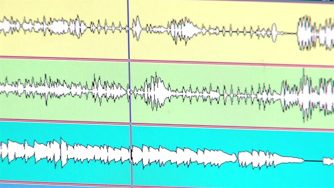 音频编辑，计算机监视器屏幕与音轨在音频编辑软件。关闭了。视频素材