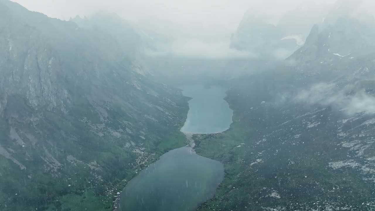 川藏线上的昆仑山景观视频下载