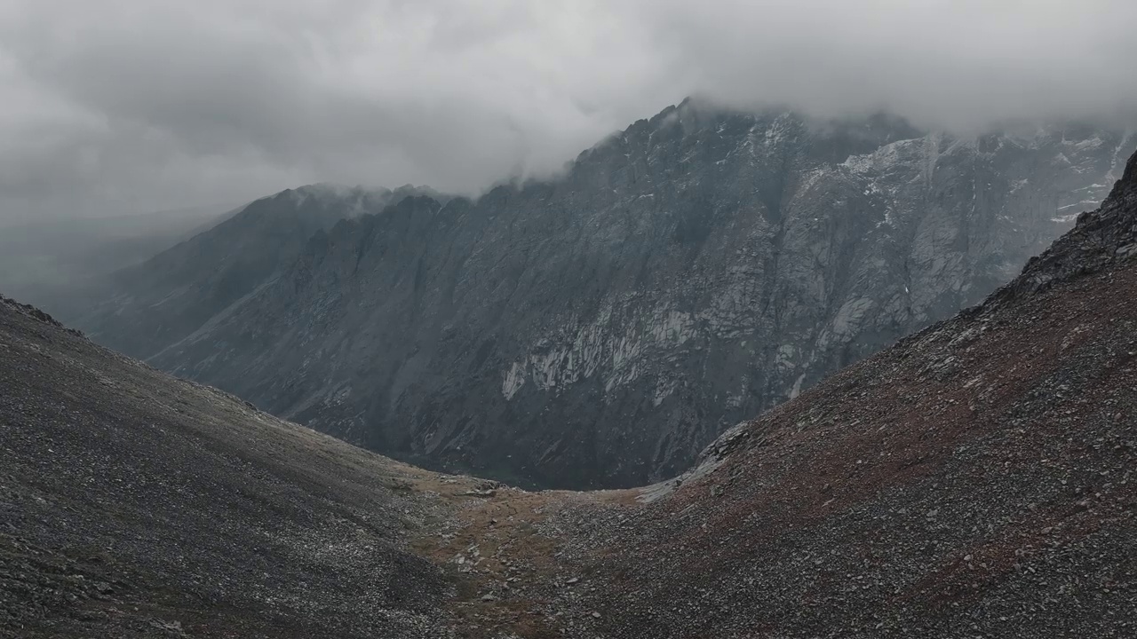 川藏线上的昆仑山景观视频素材