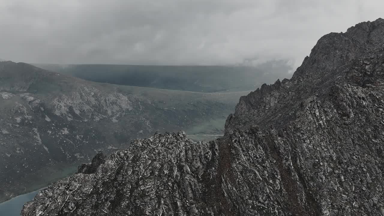 川藏线上的昆仑山景观视频素材