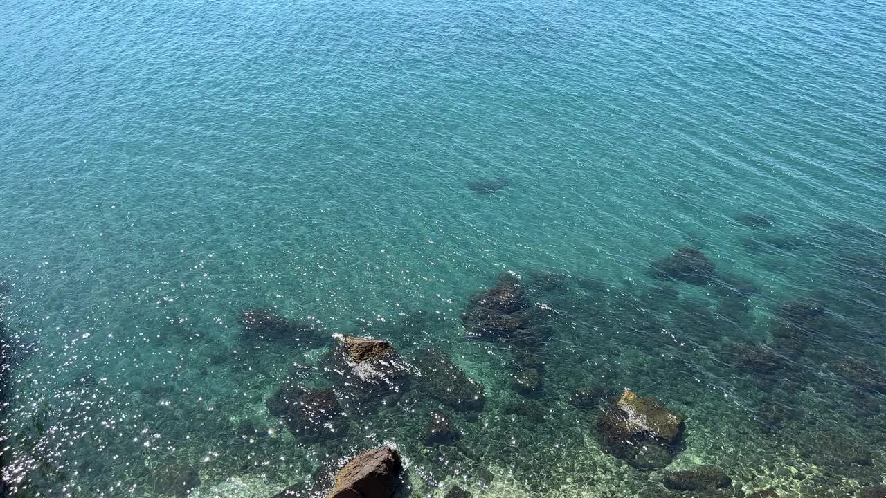 海水碧波荡漾，海景美丽。视频素材