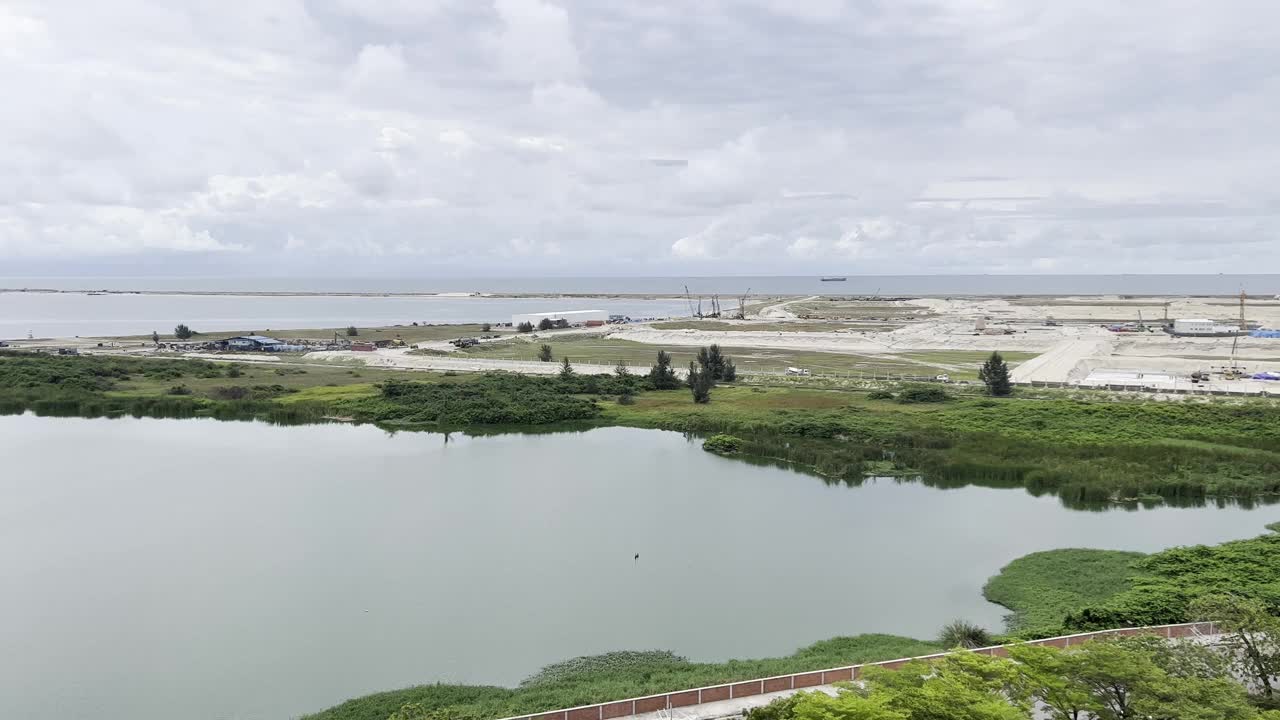 蔚蓝海岸:一个宁静的景观撤退视频下载