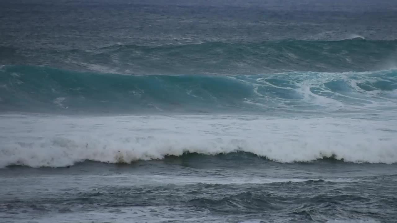 海洋风暴中的大浪。视频素材