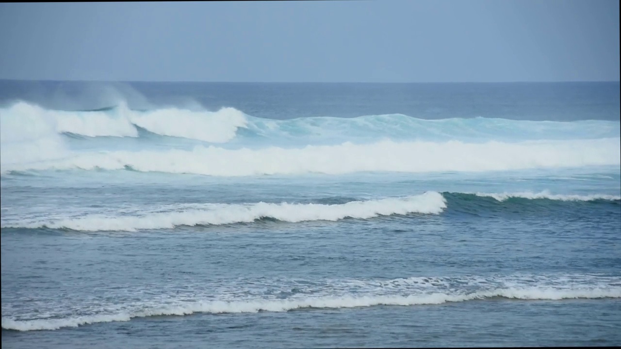 海洋风暴中的大浪。视频素材