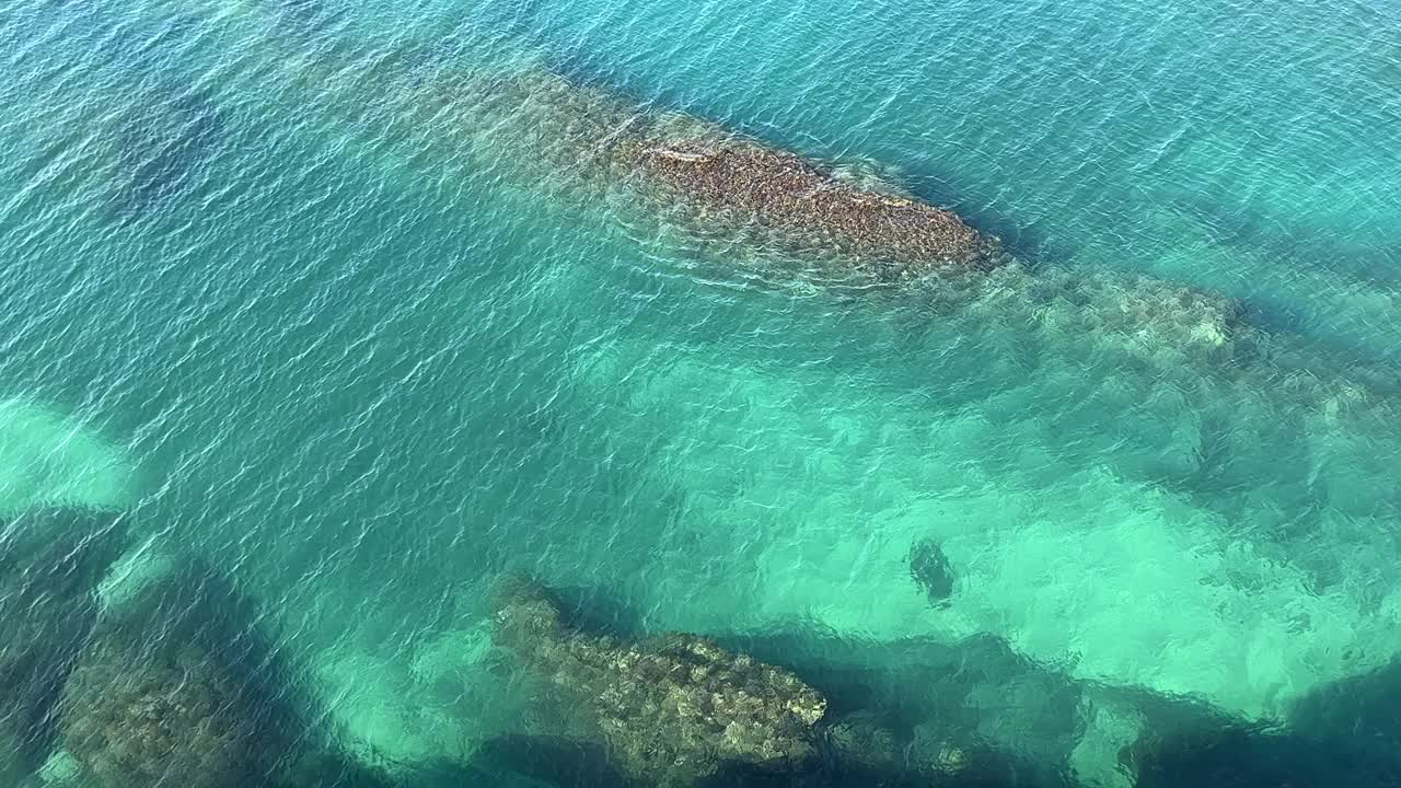 天堂泻湖的海水，鸟瞰图。视频素材