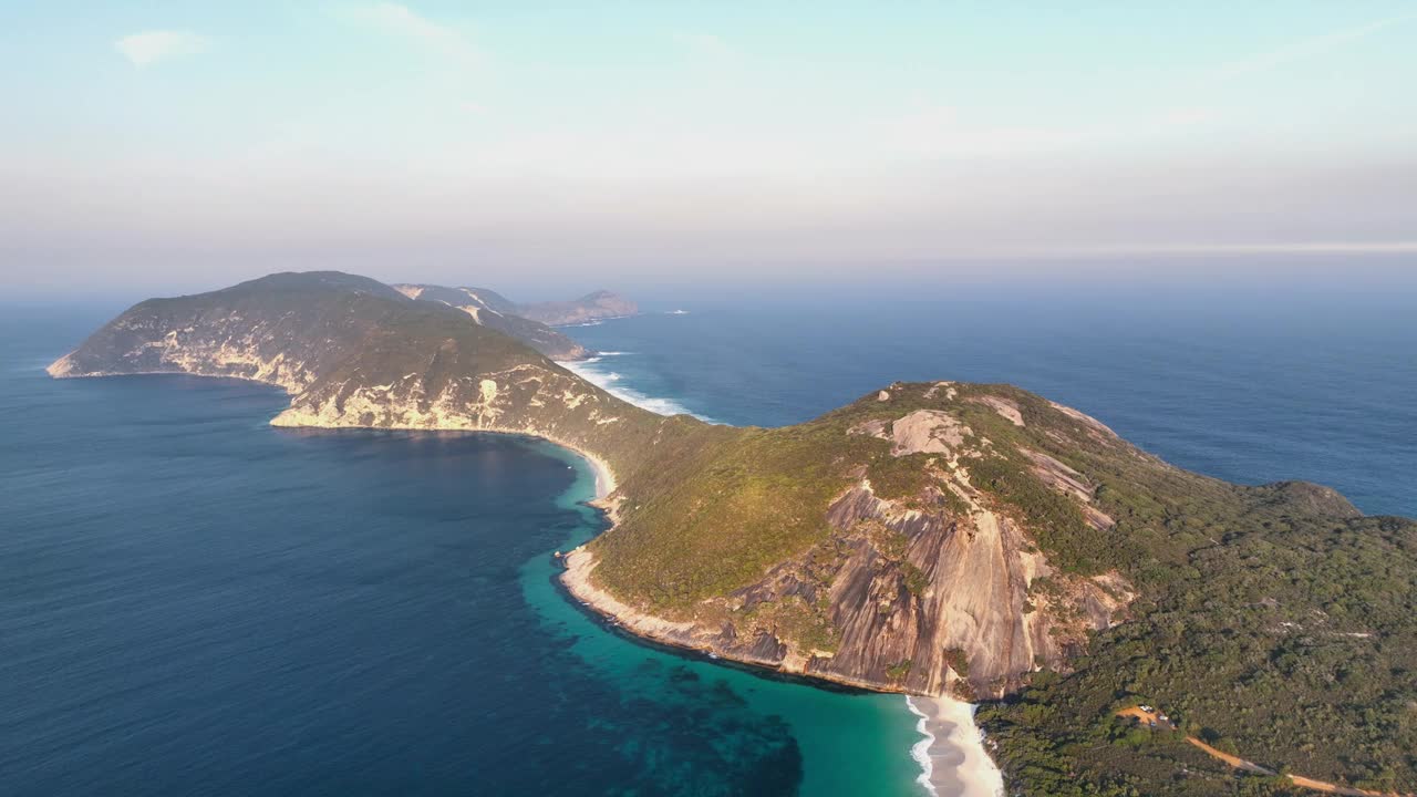 鸟瞰悲惨海滩在Torndirrup，西澳大利亚，澳大利亚。视频素材