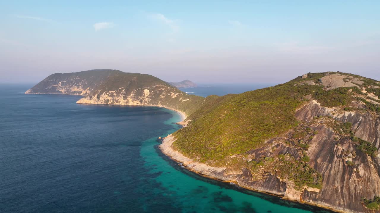 鸟瞰悲惨海滩在Torndirrup，西澳大利亚，澳大利亚。视频素材