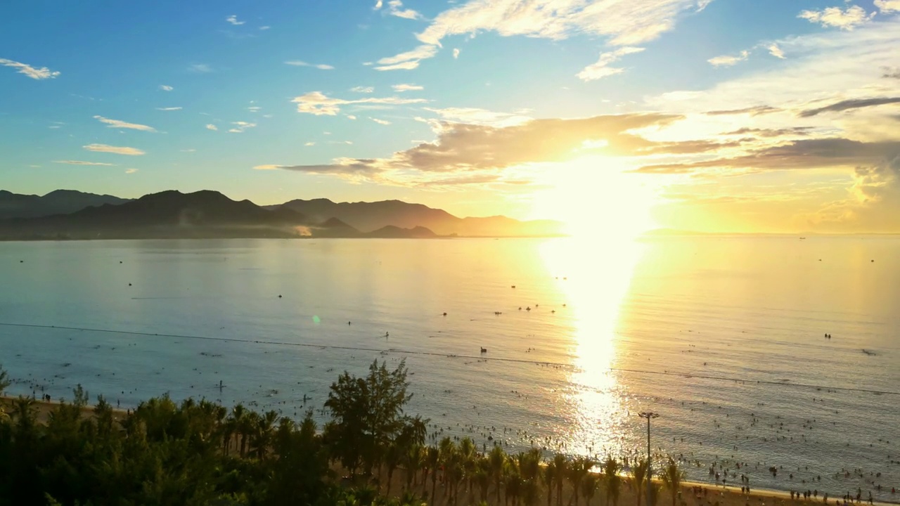 美丽的海上云景，日落延时拍摄视频下载