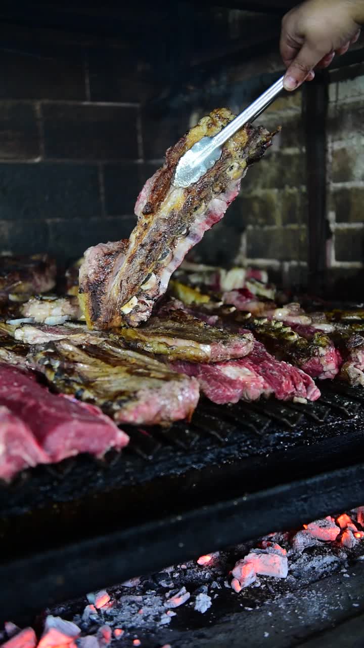 阿根廷烤肉——asado argentino视频素材