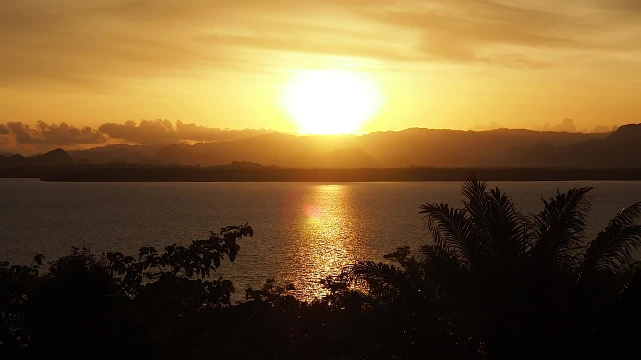 湖上的夕阳视频下载