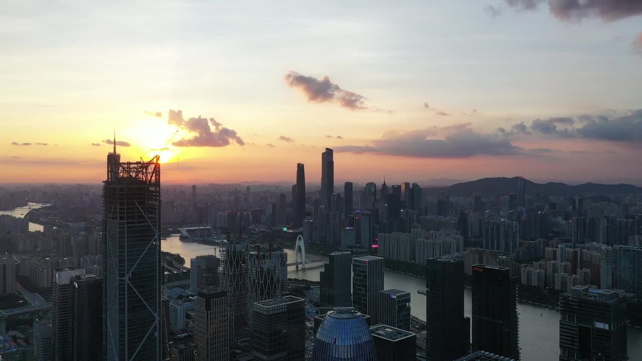 夕阳下的广州天际线视频素材