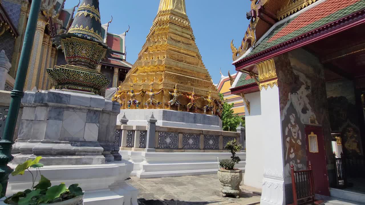 在一个阳光明媚的日子里，泰国曼谷老城区中心的佛佛寺和大皇宫。视频素材