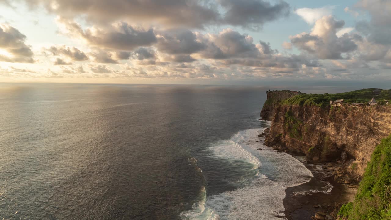 Karang Boma Bali印度尼西亚悬崖日落时间流逝视频素材