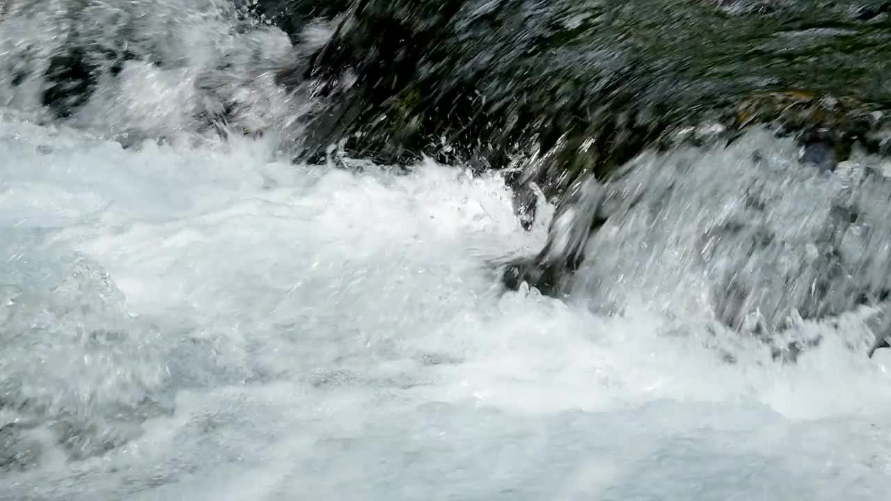 特写水流，溅水，伴声视频素材