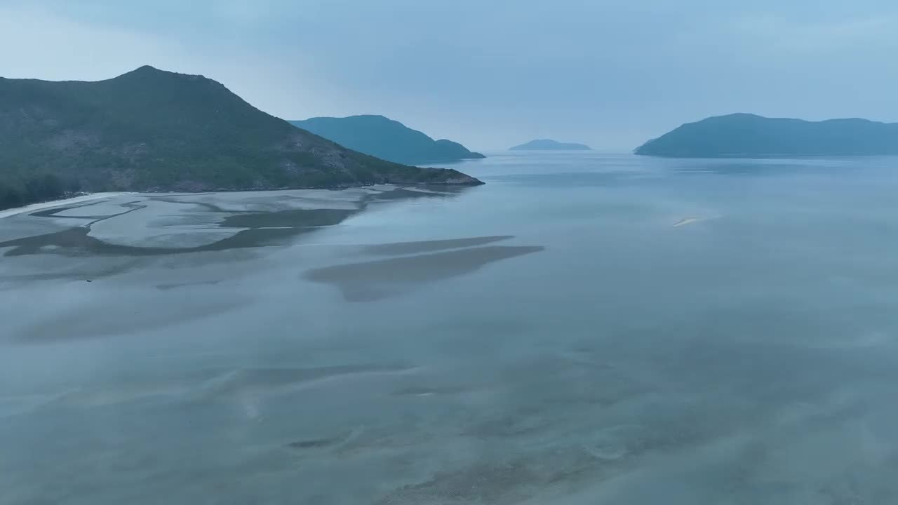 巴里翁头省孔山岛孔岛洛伊海滩上的日出视频素材