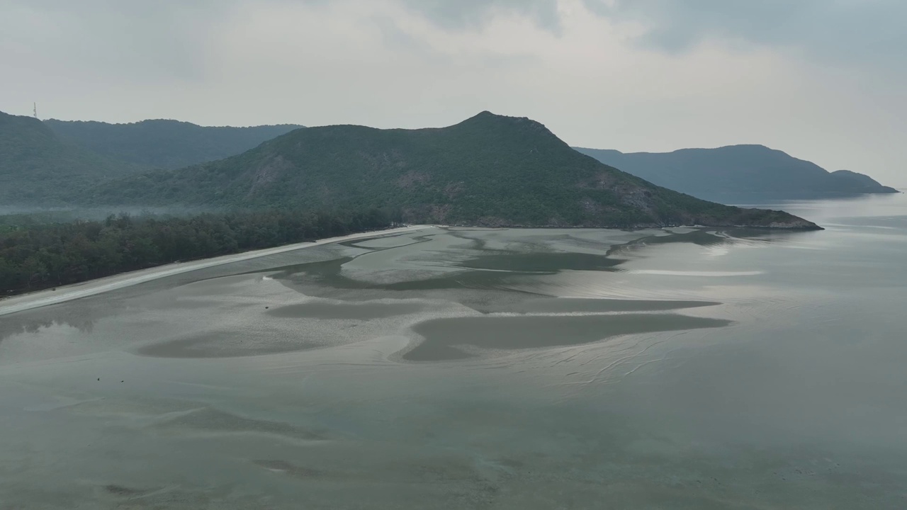 巴里翁头省孔山岛孔岛洛伊海滩上的日出视频素材