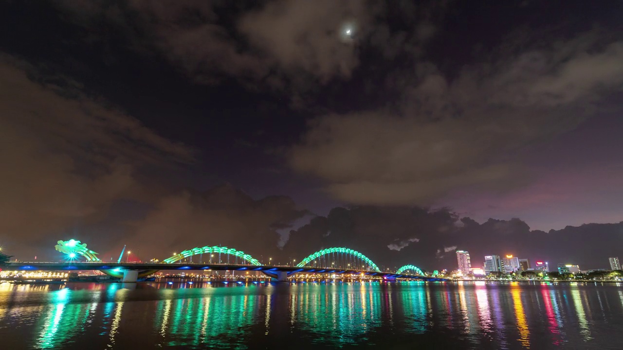 越南岘港曹戎龙桥日落时间流逝视频素材