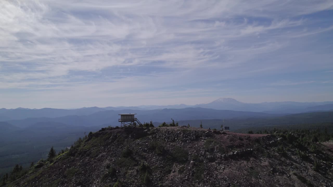 山里的烽火塔视频下载