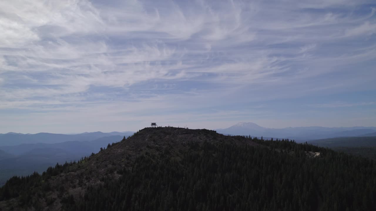 山里的烽火塔视频素材