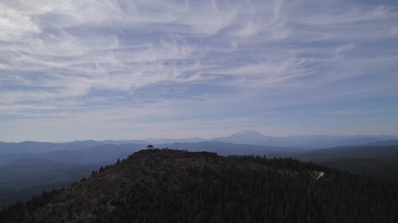 山里的烽火塔视频素材