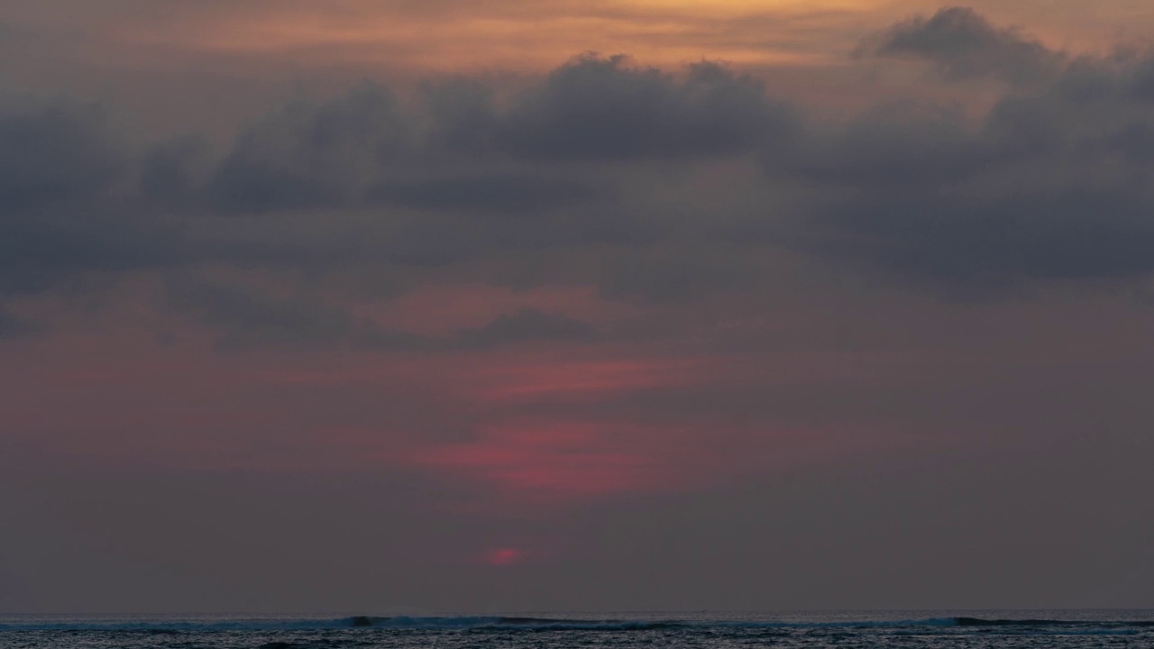 夕阳在云后的时间流逝视频素材