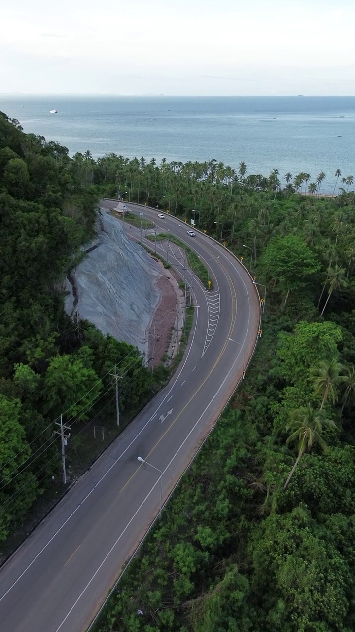 海边蜿蜒的道路。视频素材