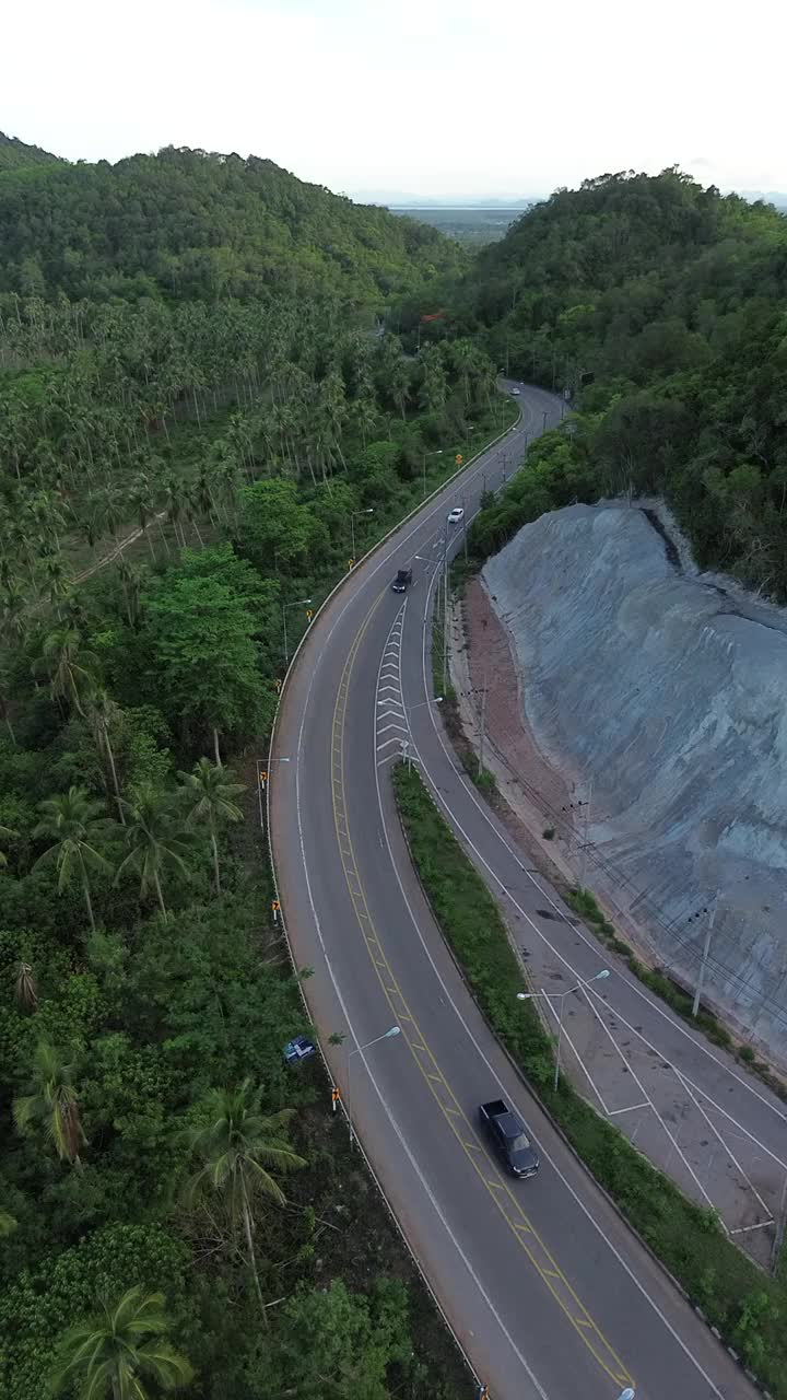 海边蜿蜒的道路。视频素材