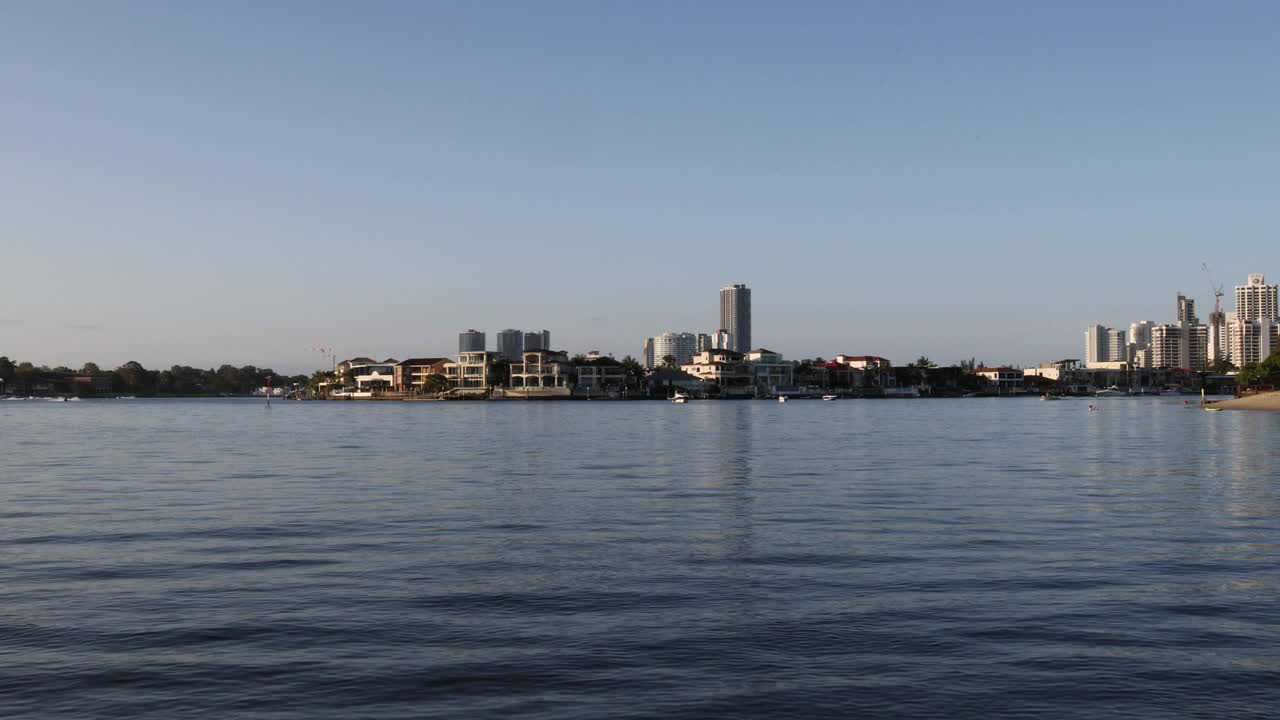 澳大利亚昆士兰州黄金海岸冲浪者天堂的壮观城市景观。视频素材