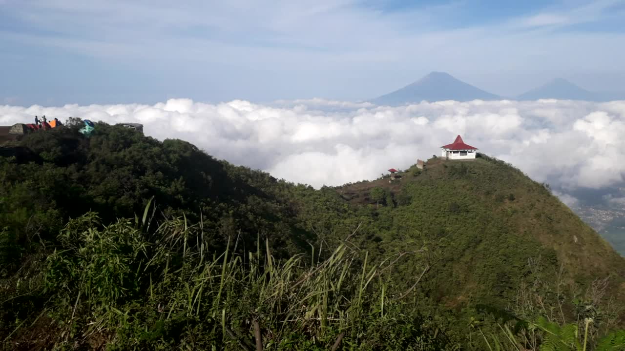 云彩在山上的时间流逝很凉爽视频下载