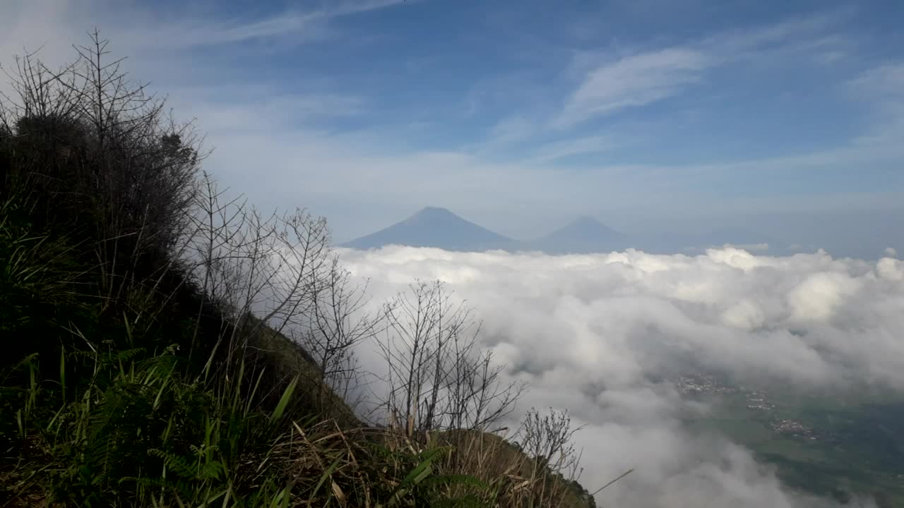 云在山上的时间流逝是非常惊人的视频素材