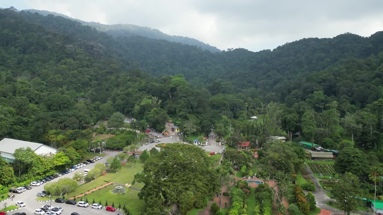 郁郁葱葱的植物园鸟瞰图视频素材