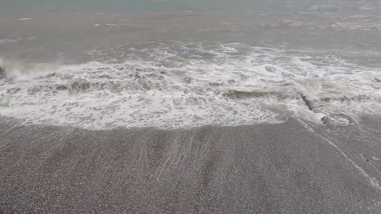 多云天气有波浪的海视频素材