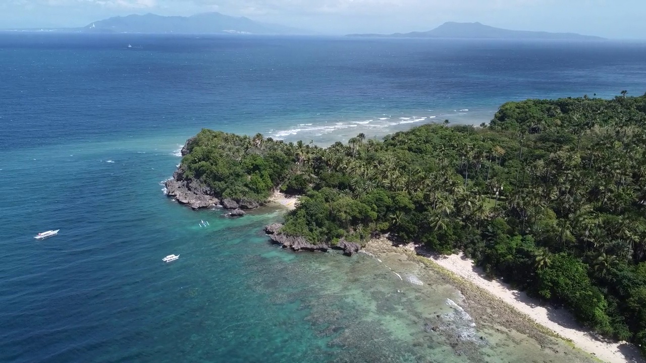 热带岛屿的海岸。视频素材