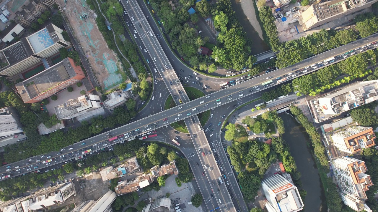 高速公路环岛立交桥航拍图视频素材