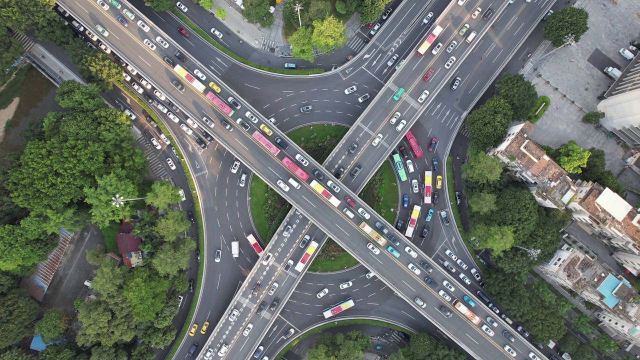 高速公路环岛立交桥航拍图视频素材