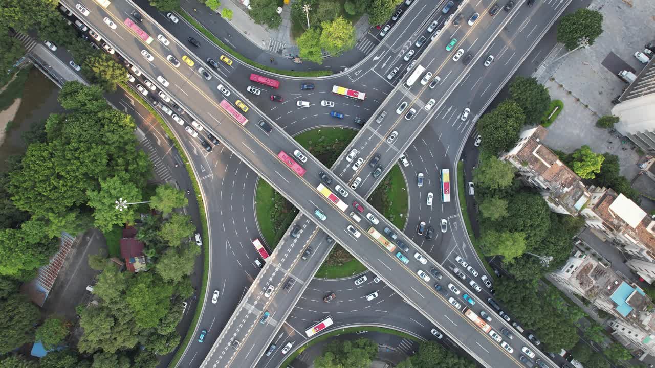 高速公路环岛立交桥航拍图视频素材